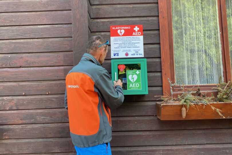 V Slovenskom raji uviedli do prevádzky defibrilátor