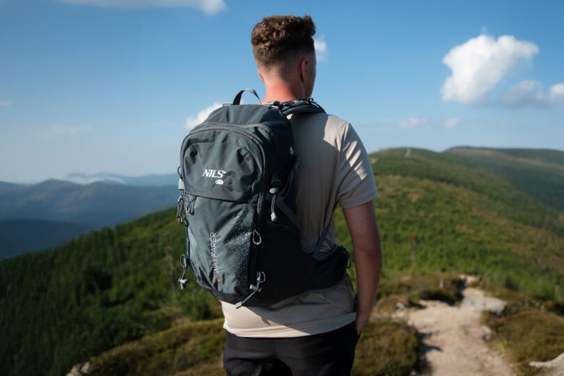 Ako vybrať turistické vybavenie? Sprievodca výberom batohu, spacáku, termosky a palíc na turistiku