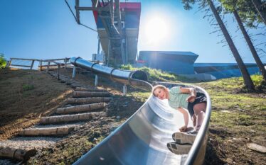 Slide Park Jasná: 7 toboganov a náučný chodník Medveďa Maxa